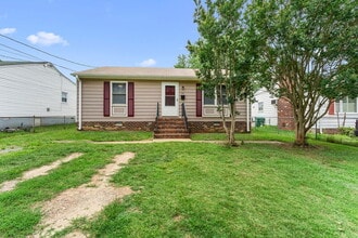 Building Photo - 104 N Oak Ave