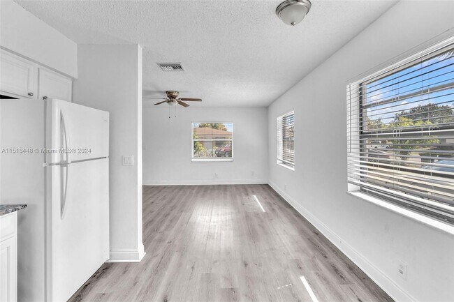 Building Photo - 1451 NW 20th Ct