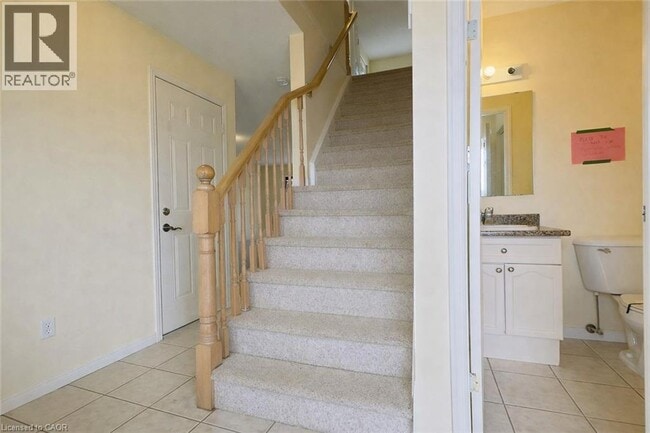 Building Photo - 76 Templewood Dr