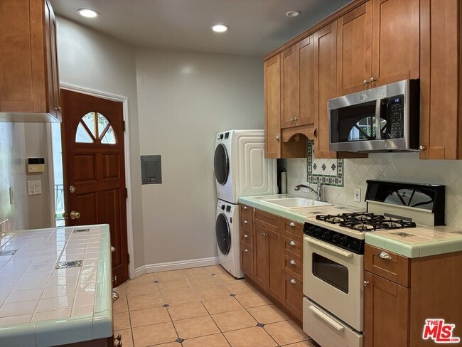 Building Photo - 341 S Palm Dr