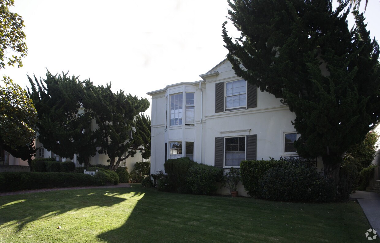 Foto principal - 302-312 San Vicente Blvd