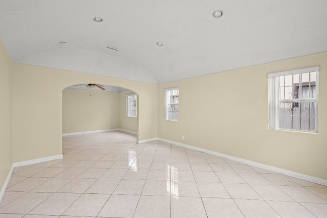 Foto del edificio - 2905 S Harcourt Ave
