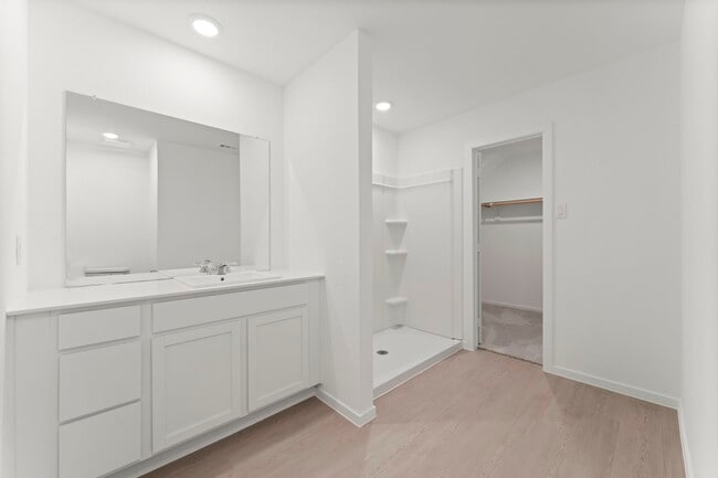Building Photo - 468 Shoreview Dr