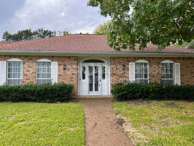 Foto del edificio - 3700 Greenleaf Dr