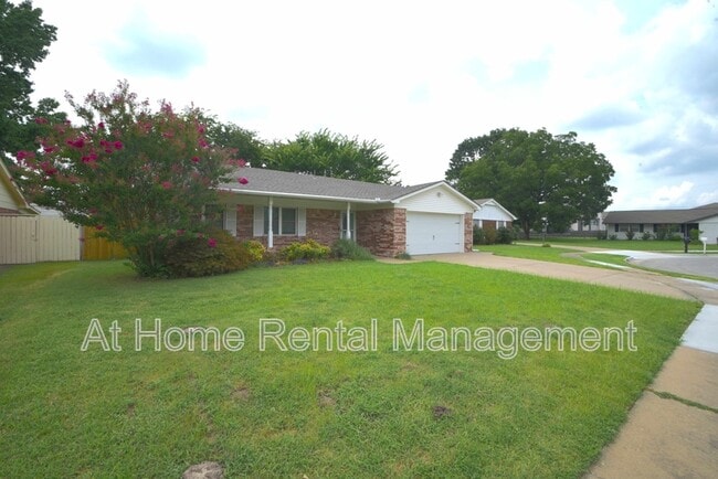 Building Photo - 1608 S 1st Pl