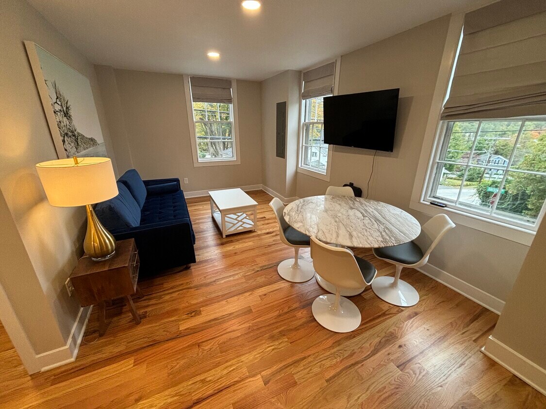 Foto principal - 23 Main St