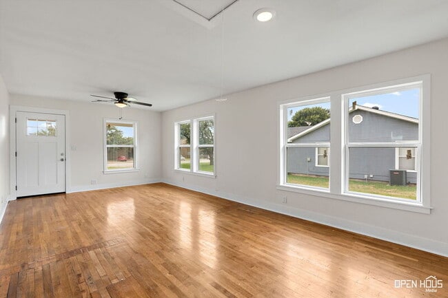 Building Photo - 4804 Pasadena Ave
