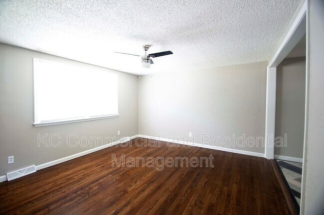Building Photo - 4121 N Drury Ave