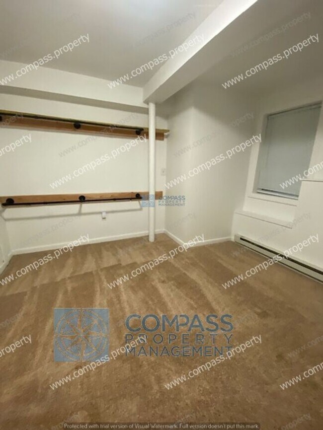 Building Photo - $895.00 - 1st Floor 1 Bedroom Apartment - ...