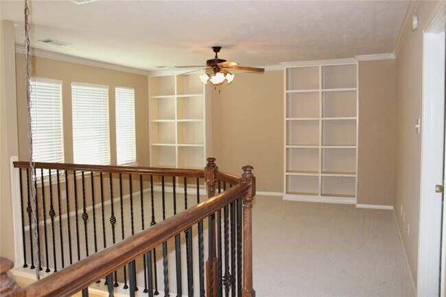 Foto del edificio - 4915 Taylor Lake Ct