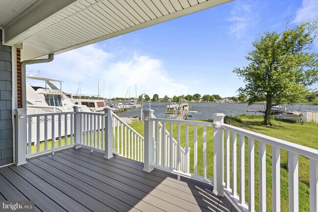 Foto del edificio - 7212 Bay Front Rd