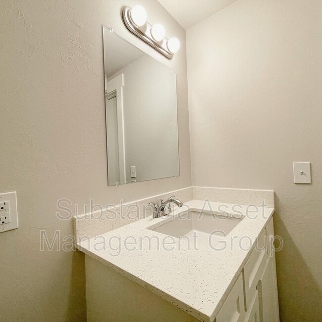 Foto del edificio - 727 Culbertson Dr