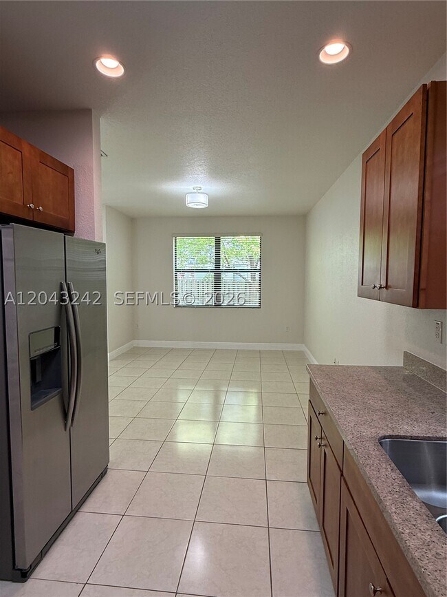 Foto del edificio - 9762 NW 8th St