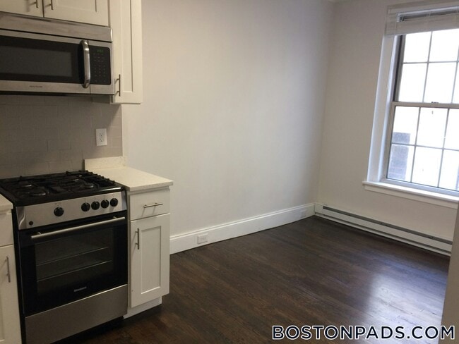 Building Photo - 52 Clearway St