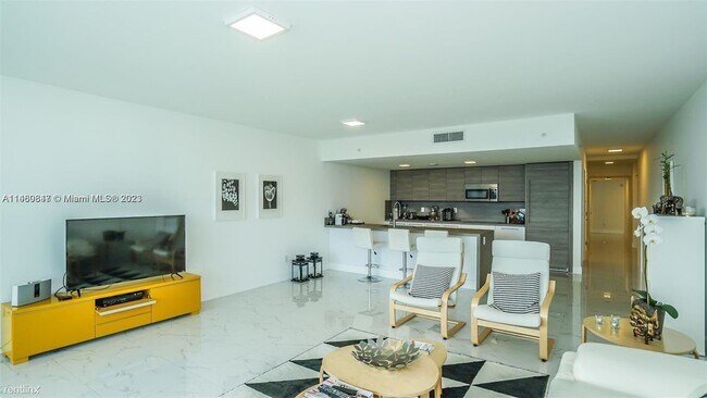 Building Photo - 3 br, 2.5 bath Condo - 400 Sunny Isles Blv...