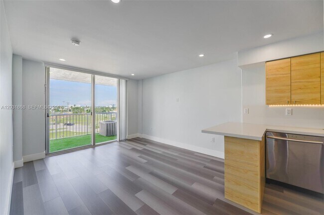 Foto del edificio - 1800 NW 24th Ave