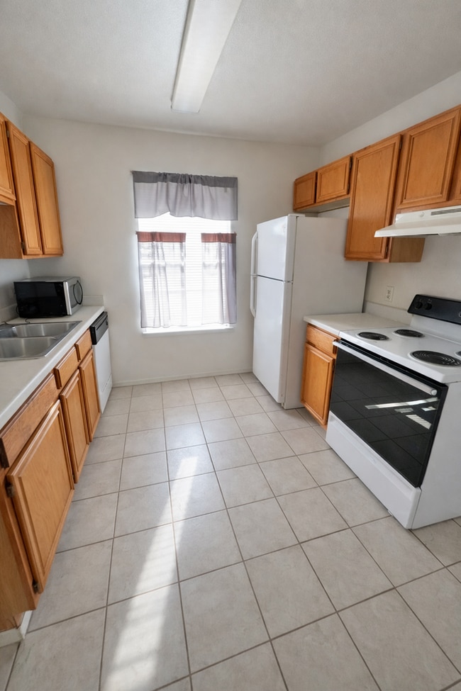 Building Photo - 1111 Horizon Dr