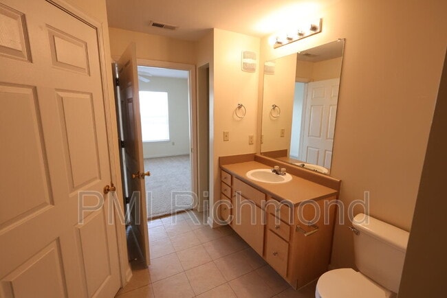 Building Photo - 704 Bristol Village Dr