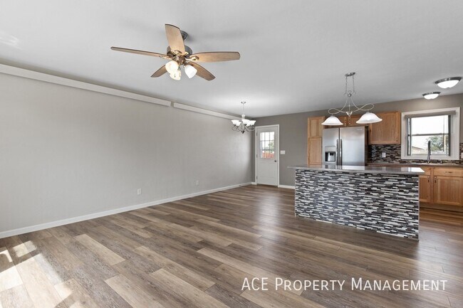 Foto del edificio - 520 Crazy Horse St