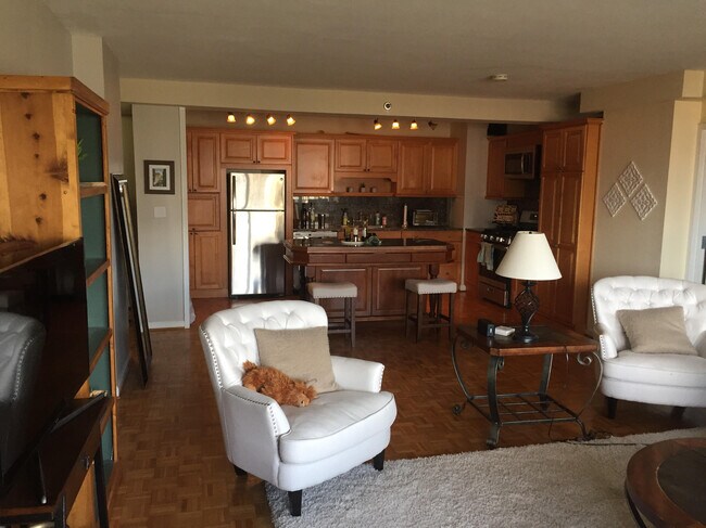 Kitchen w Counter Space & Island - 620 Peachtree St NE