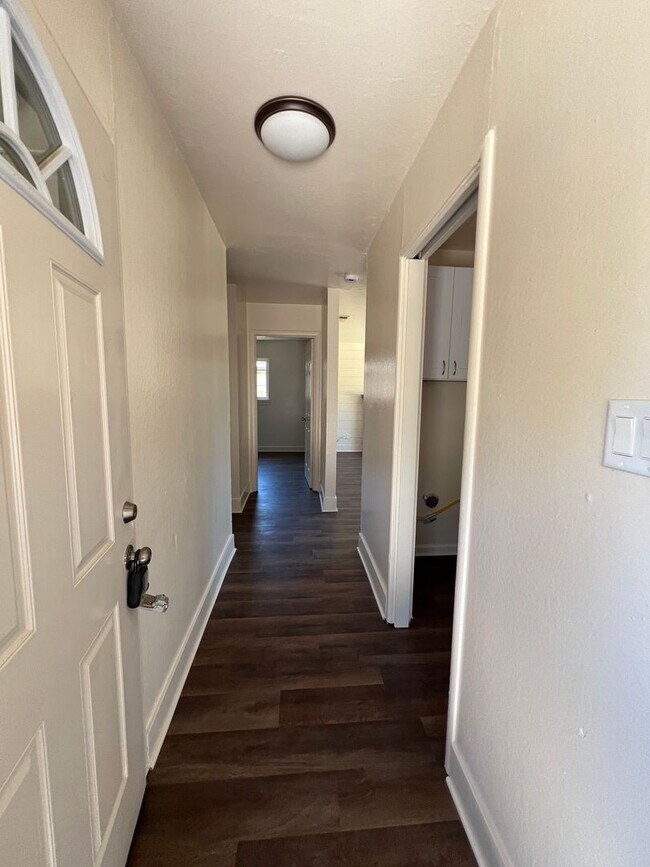 Foto del edificio - Beautiful 3 Bed and 1.5 Bath Home with 2 Car Garage Rent $2,250.00