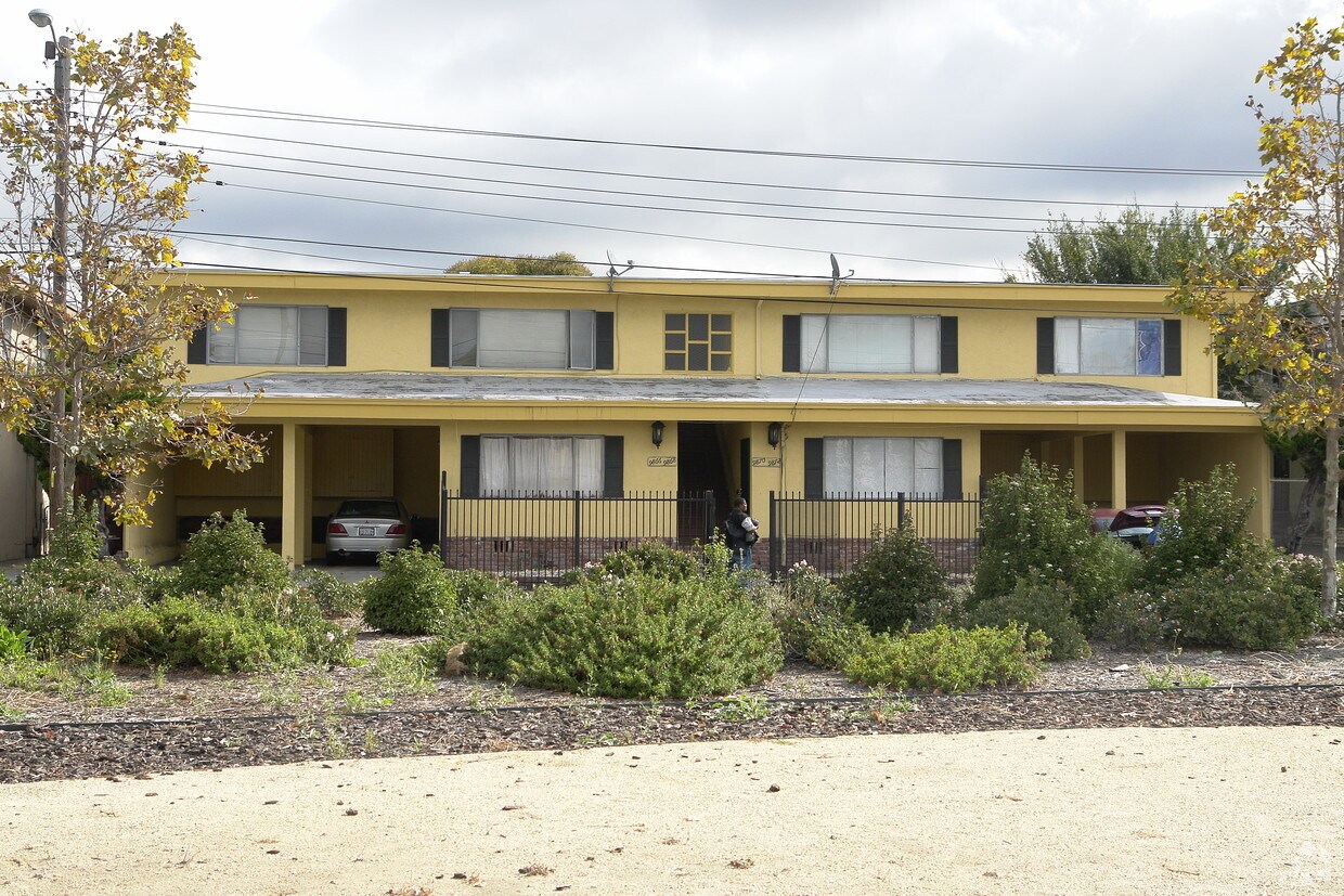 Primary Photo - 9866-9872 Bancroft Ave