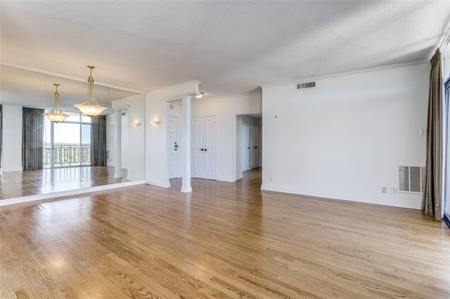Foto del edificio - 6211 W Northwest Hwy