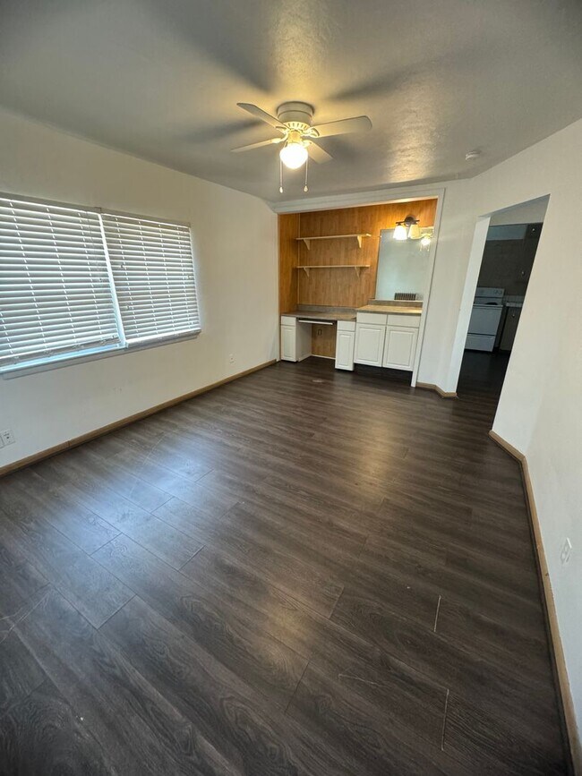 Building Photo - HM 2760/1101