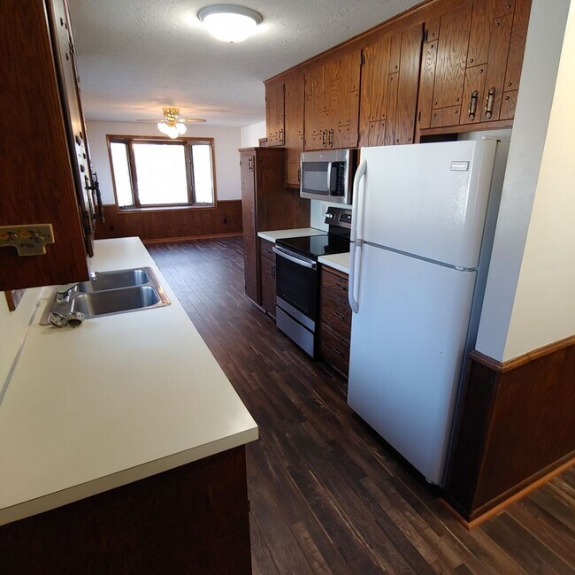 Foto del edificio - 3 Bed/2 Bath House- Shared access to Prior Lake! Available Now!