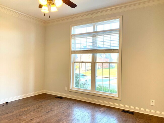 Building Photo - 1533 Edgewater Ln