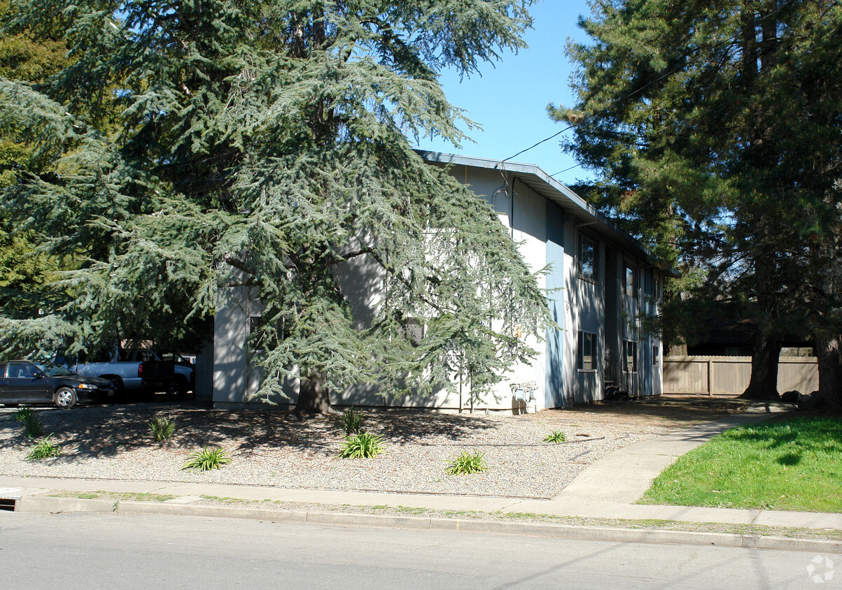 Primary Photo - 1228 McMinn Ave