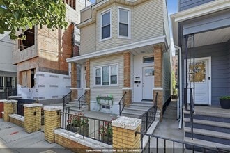 Building Photo - 211 20th St