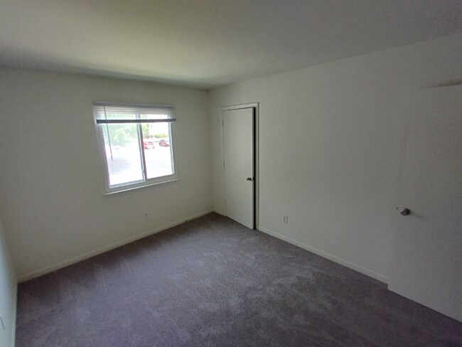 Building Photo - 600 Reusens Rd