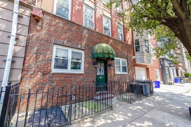 Foto del edificio - 523 Adams St