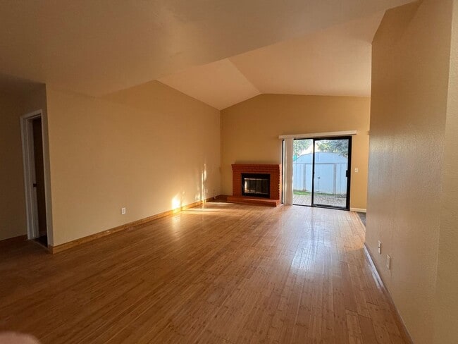 Building Photo - 259 Dartford St