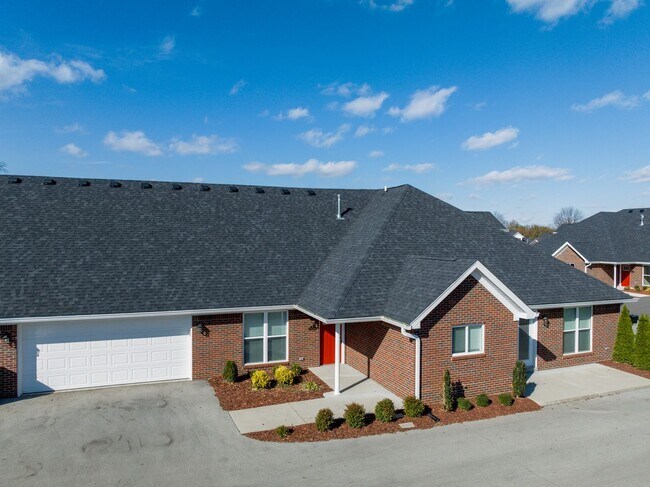 Building Photo - FANTASTIC 3 BR/3 BA CONDO NEAR IROQUOIS PARK