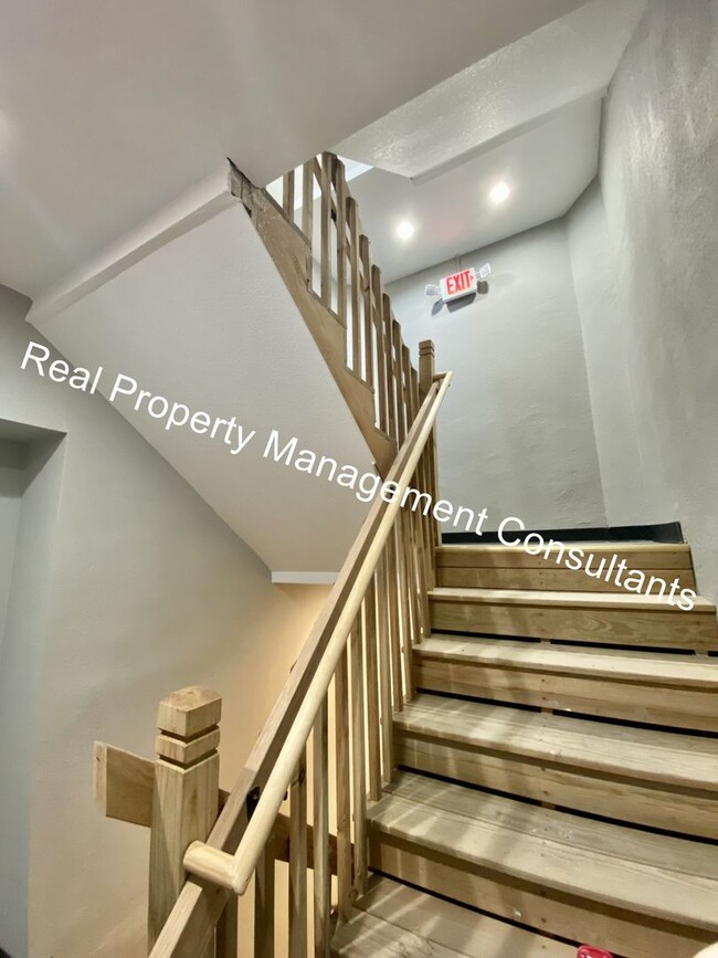 Building Photo - $500 off October Rent Special on 3 bedroom...