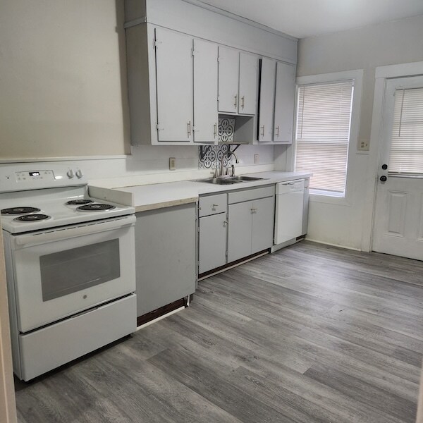 Primary Photo - 22 B St