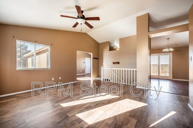 Foto del edificio - 4645 Ridge Dr