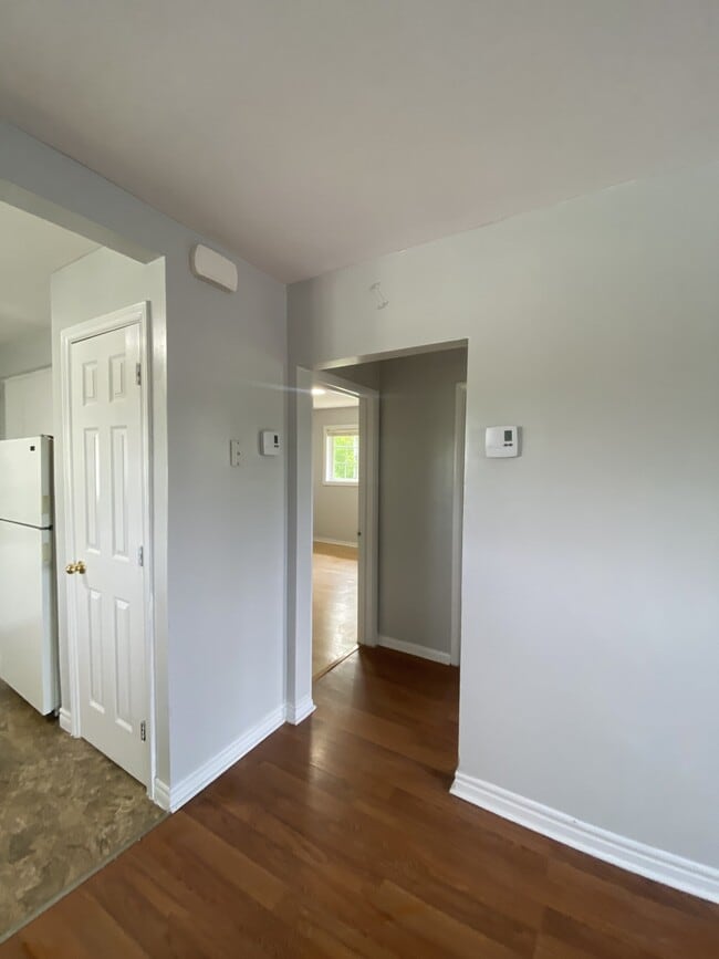 Building Photo - 956 Meadow Ave