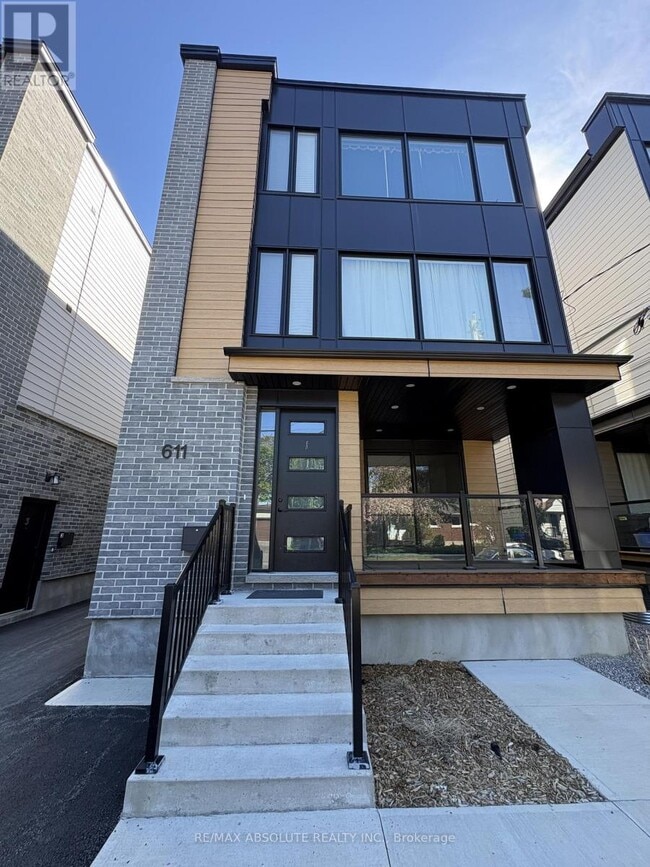 Building Photo - 611 Parkview Rd