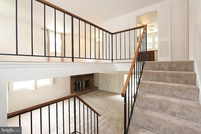 Building Photo - 13014 Maple View Ln