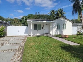 Building Photo - 2207 Taft St