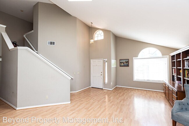 Building Photo - 3 br, 2.5 bath House - 1919 Eagle Summit Pl