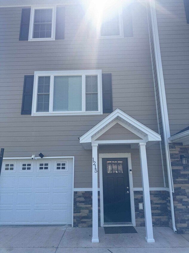 Foto principal - 1215 Harvest Ct