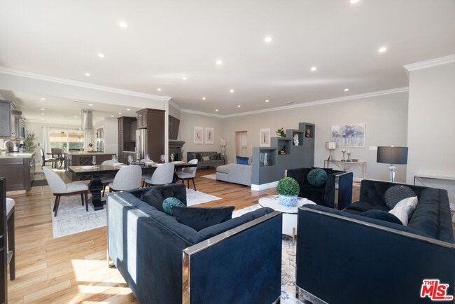 Building Photo - 5181 Densmore Ave