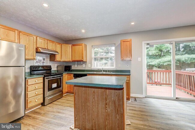 Foto del edificio - 9306 Vanguard Ct