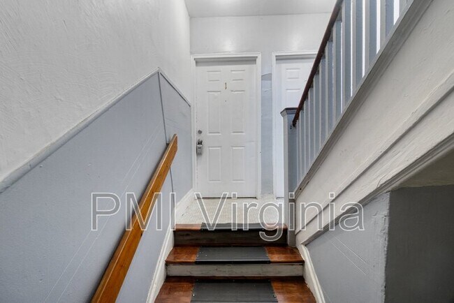 Building Photo - 731 W 38th St