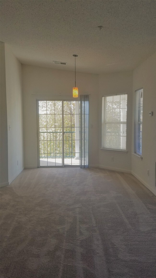Foto del edificio - 9300 Baffy Court, Unit K
