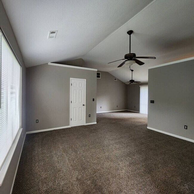 Foto del edificio - 3 Bedroom, 2 Bathroom home in Oak Grove!!